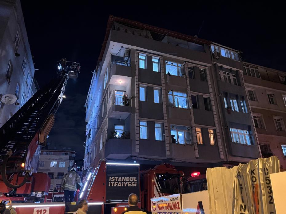 Zeytinburnu'nda Çok Katlı Binanın Bodrumunda Yangın Çıktı