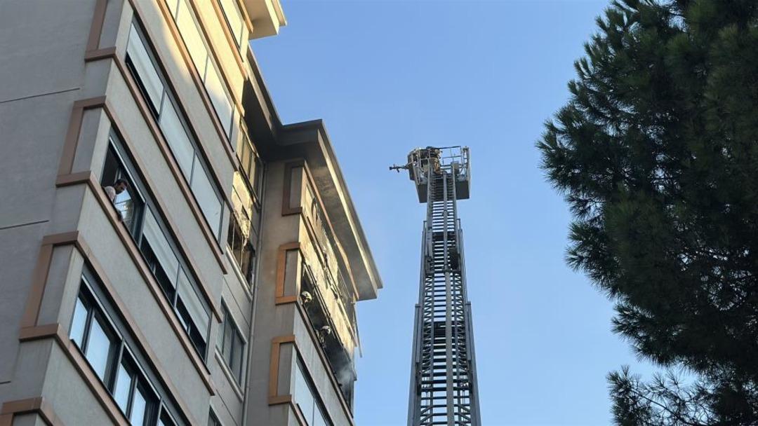 Kadıkör'teki 8 Storey binada yangın korkuyor: 1 kişi sigara içti.