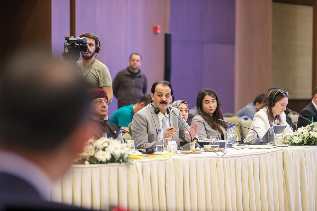 Dünyanın dört bir yanından gazeteciler deprem bölgesini ziyaret etti! Bakan Kurum ile Hatay sokaklarını gezdiler 7